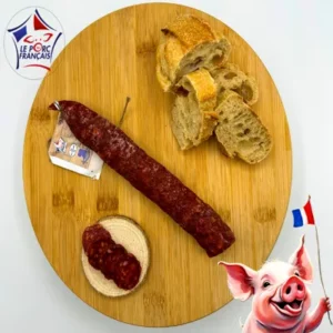 Chorizo artisanal français de la Salaison du Velay, en tranches sur planche en bois avec pain rustique et étiquette Le Porc Français