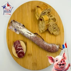 Saucisson Cantal artisanal sur planche avec pain, label Le Porc Français